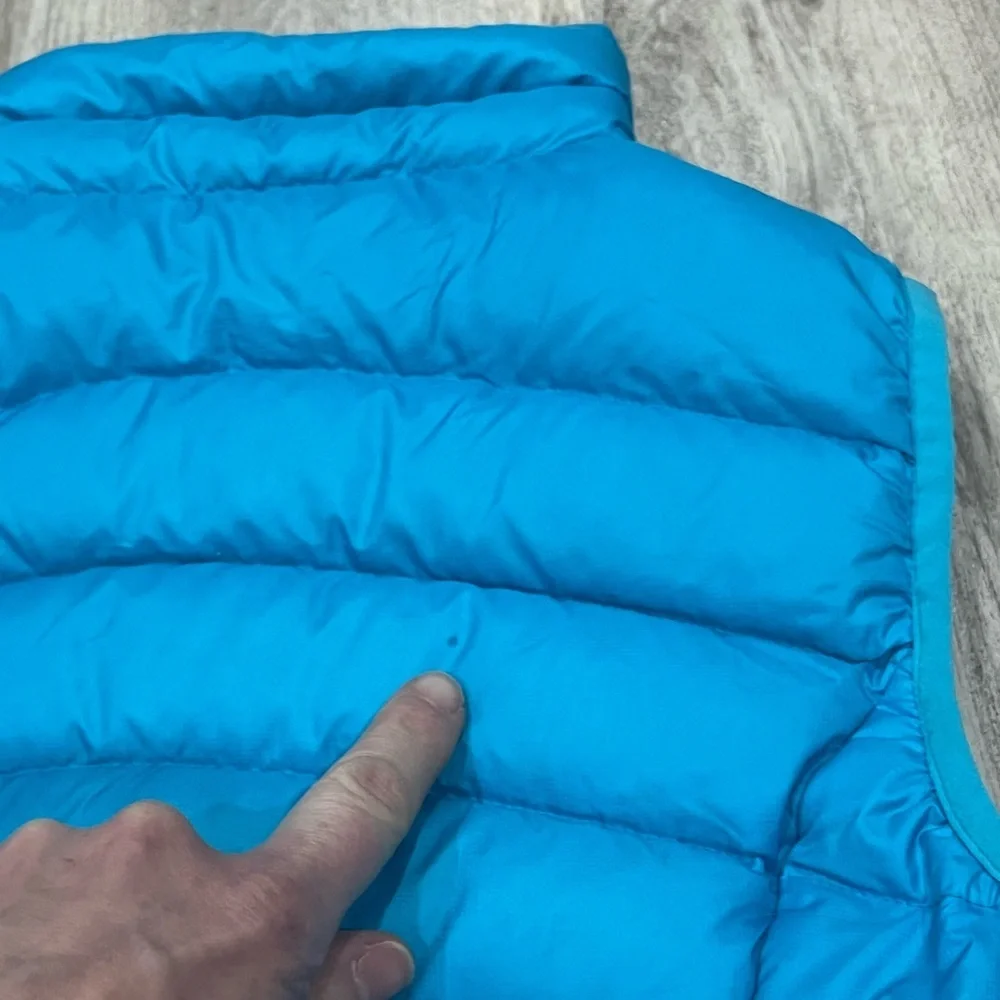 Patagonia girls 12 L down puffer vest bright aqua blue and pink details